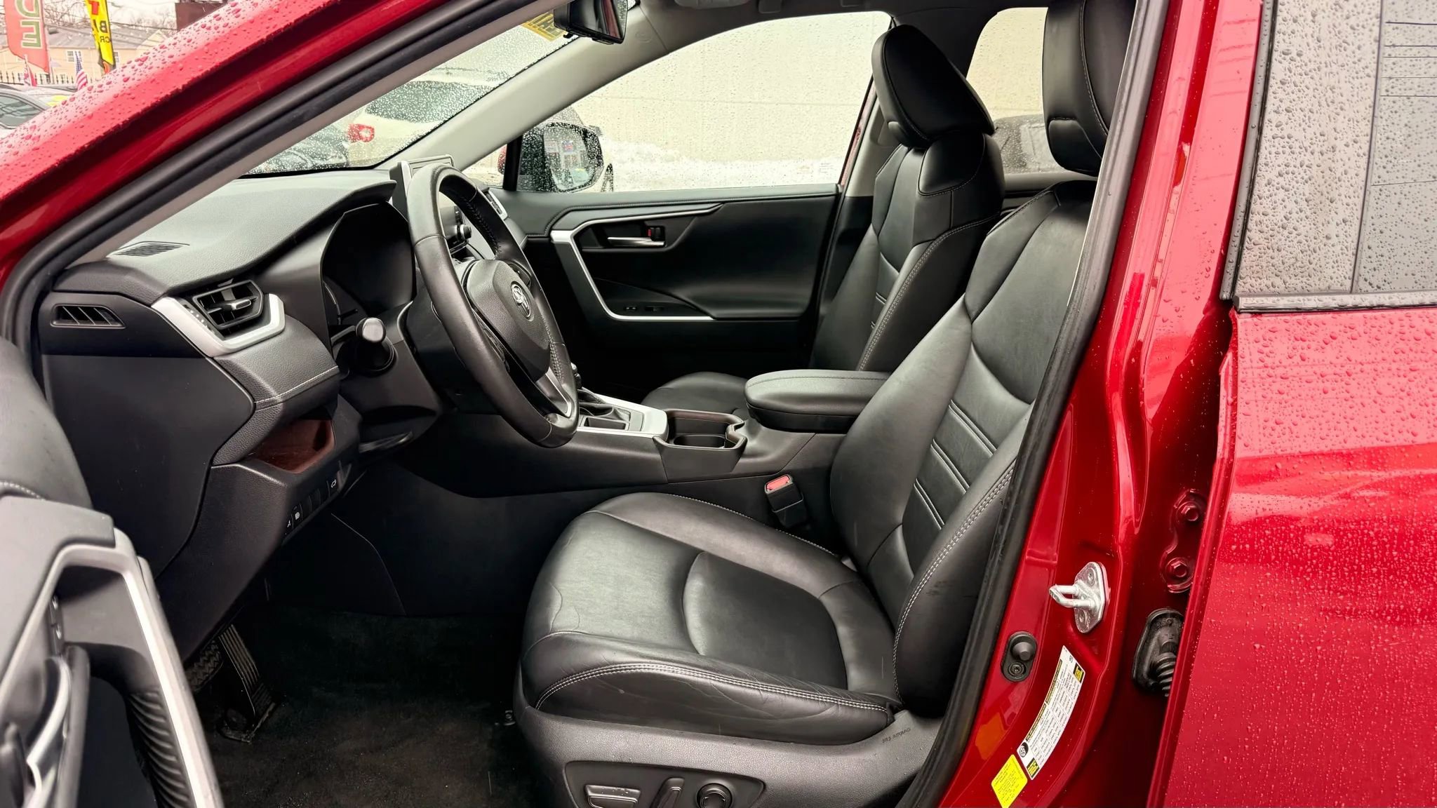 Used 2019 Toyota RAV4 Limited image 12