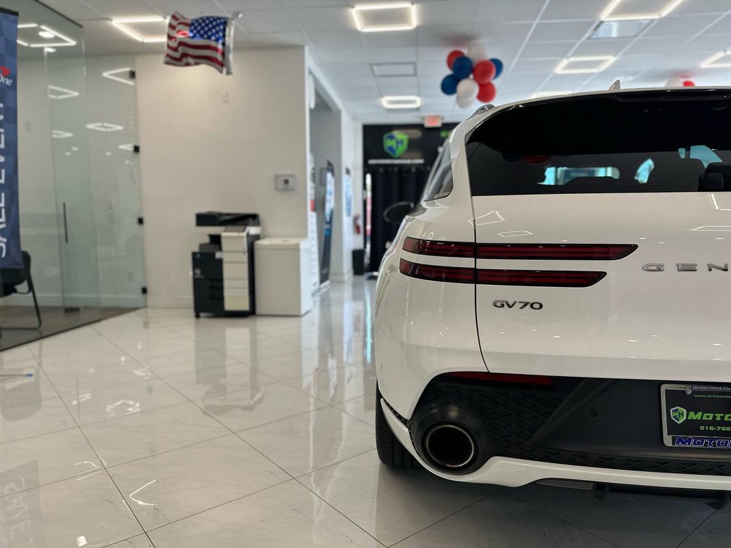 Used 2022 Genesis GV70 2.5T w/ Sport Prestige Package image 13