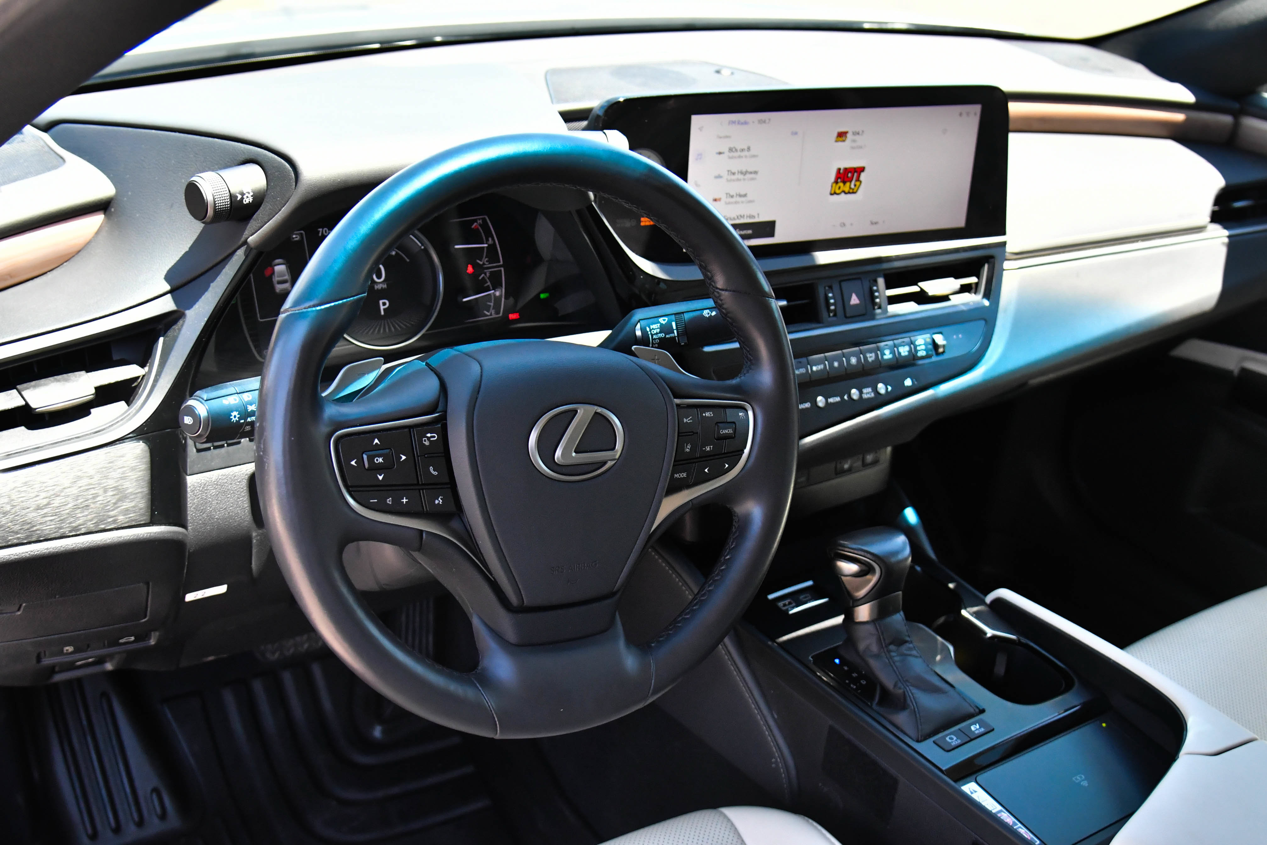 Used 2023 Lexus ES 300h w/ Premium Package FWD image 16