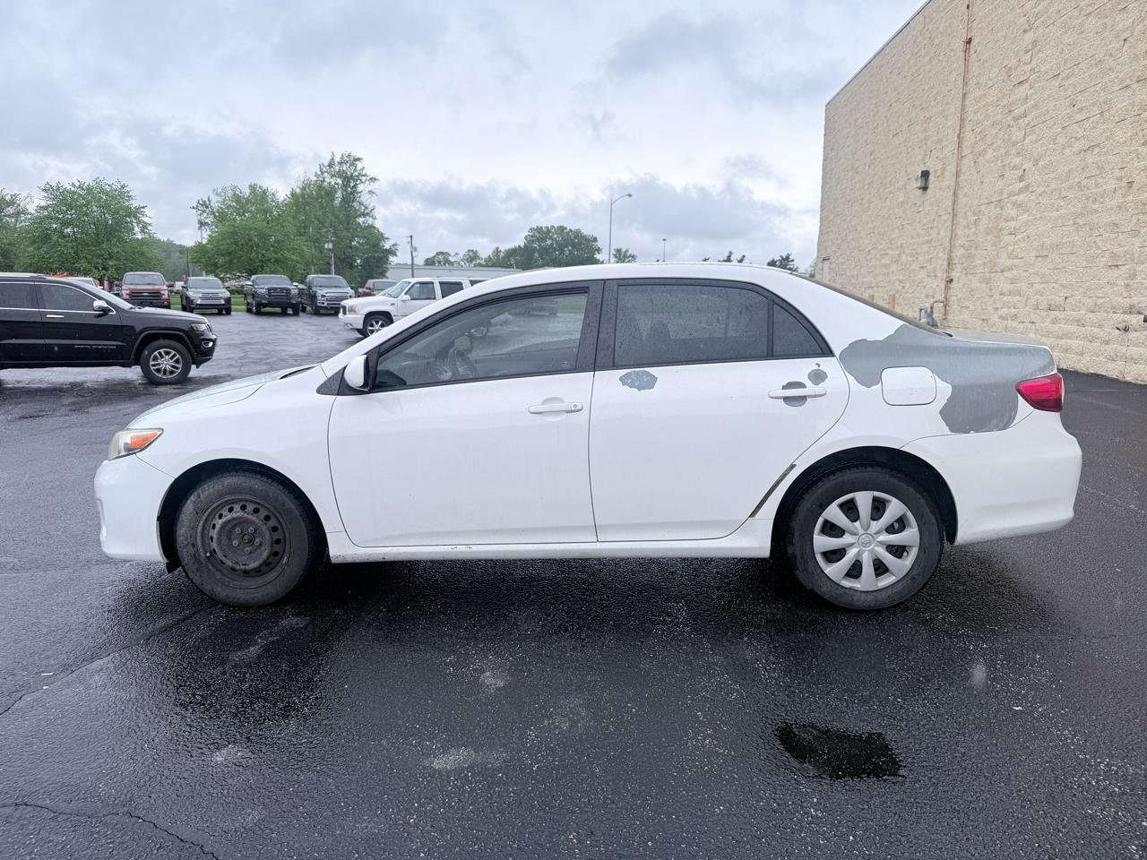 Used 2011 Toyota Corolla LE FWD image 2
