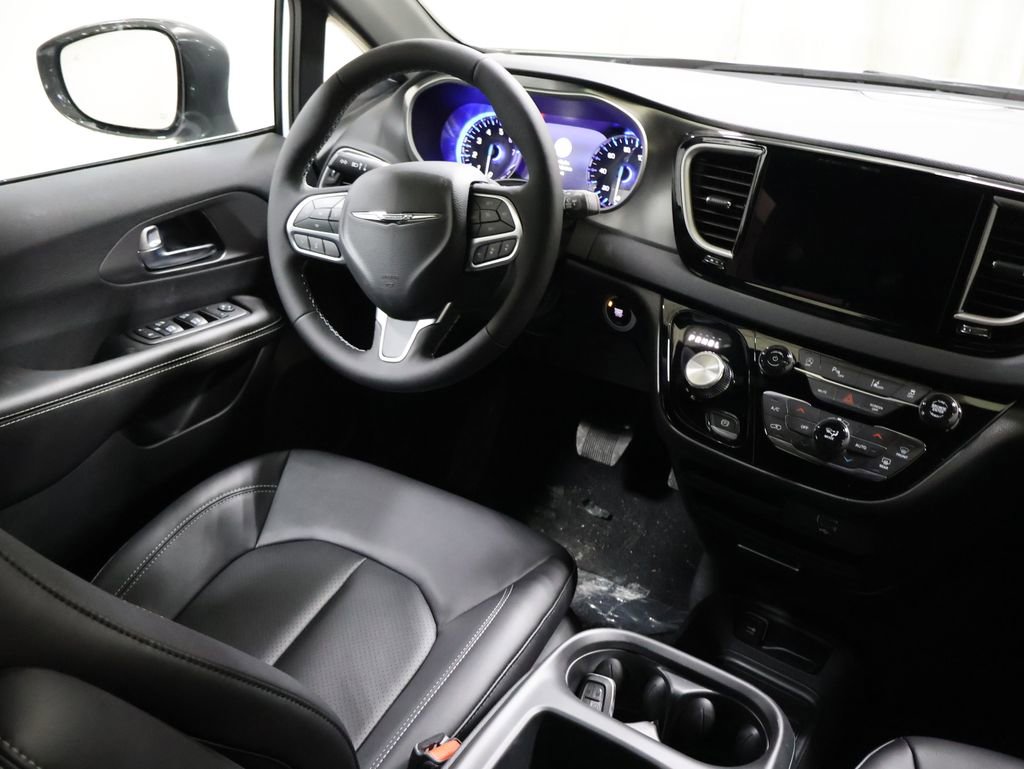 New 2026 Chrysler Voyager LX image 19