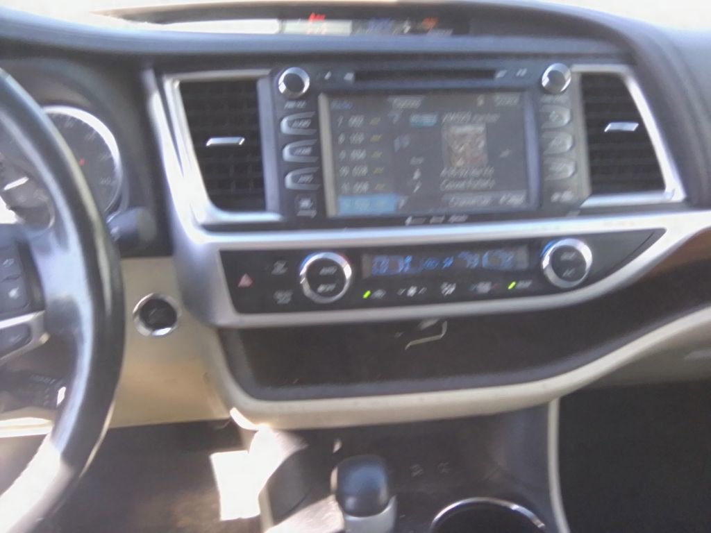 Used 2017 Toyota Highlander Limited Platinum image 11