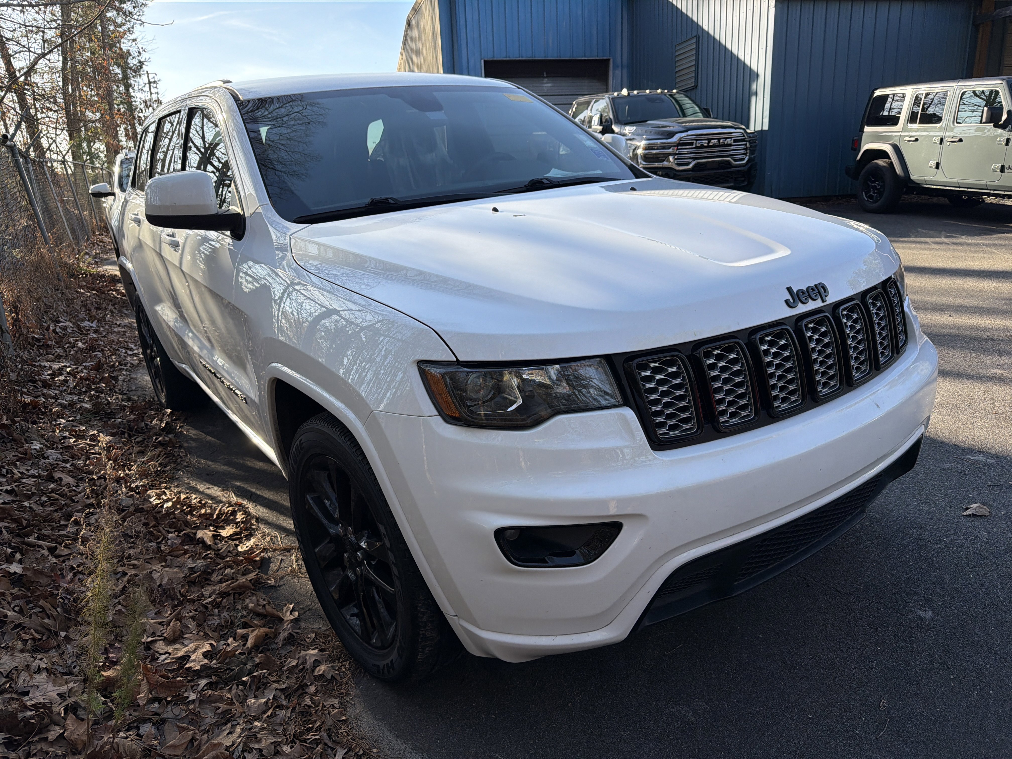 Used 2021 Jeep Grand Cherokee Laredo X image 4