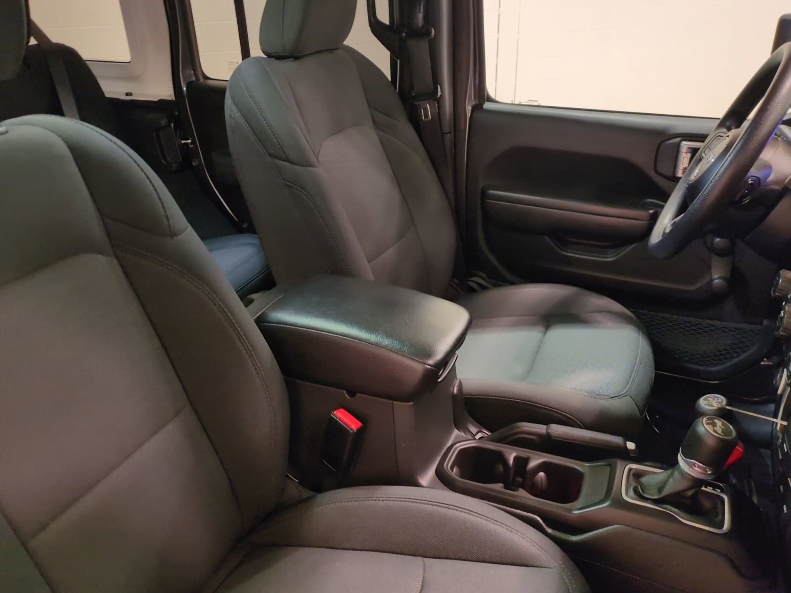 Used 2023 Jeep Wrangler Willys image 13