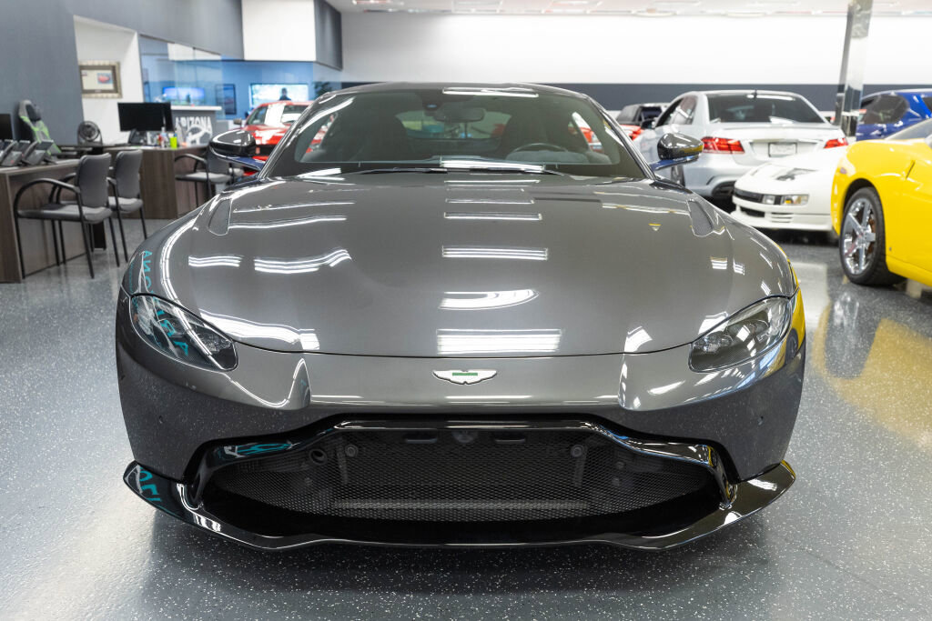 Used 2020 Aston Martin V8 Vantage Coupe image 2