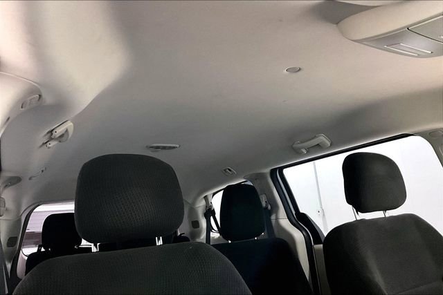 Used 2017 Dodge Grand Caravan SE w/ UConnect Hands-Free Group image 29