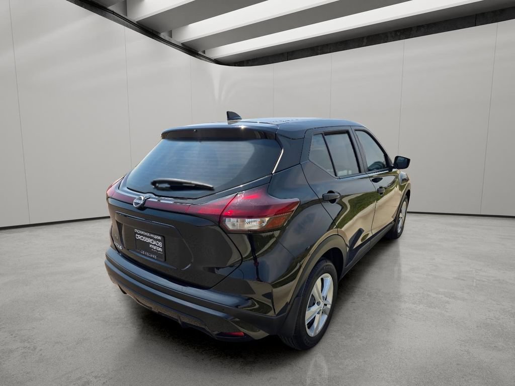 Used 2025 Nissan Kicks Play S w/ Interior Electronics Package FWD image 5