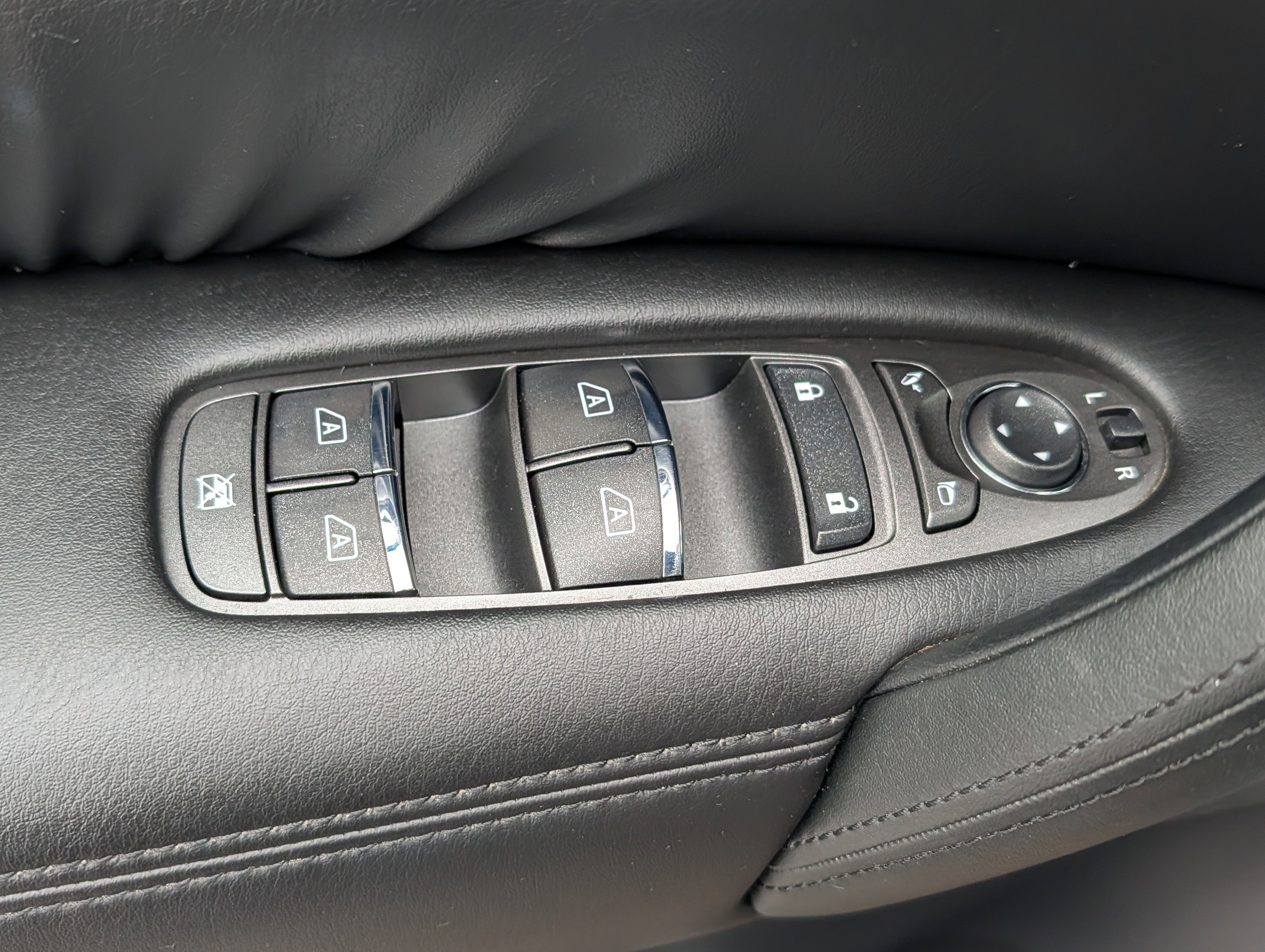 Used 2022 Nissan Armada SV w/ Cargo Package image 19