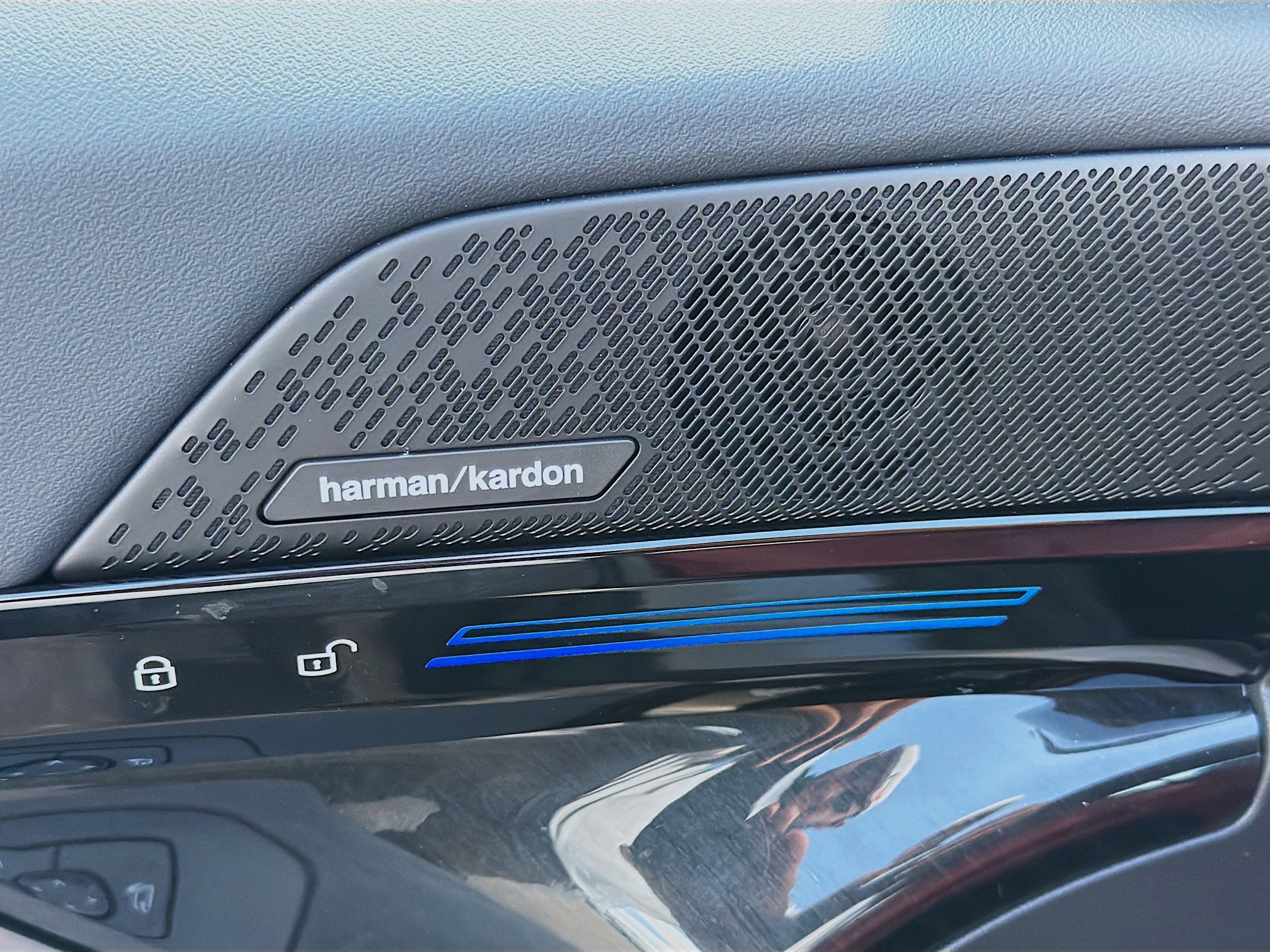 Used 2025 BMW 530i w/ Premium Package image 24