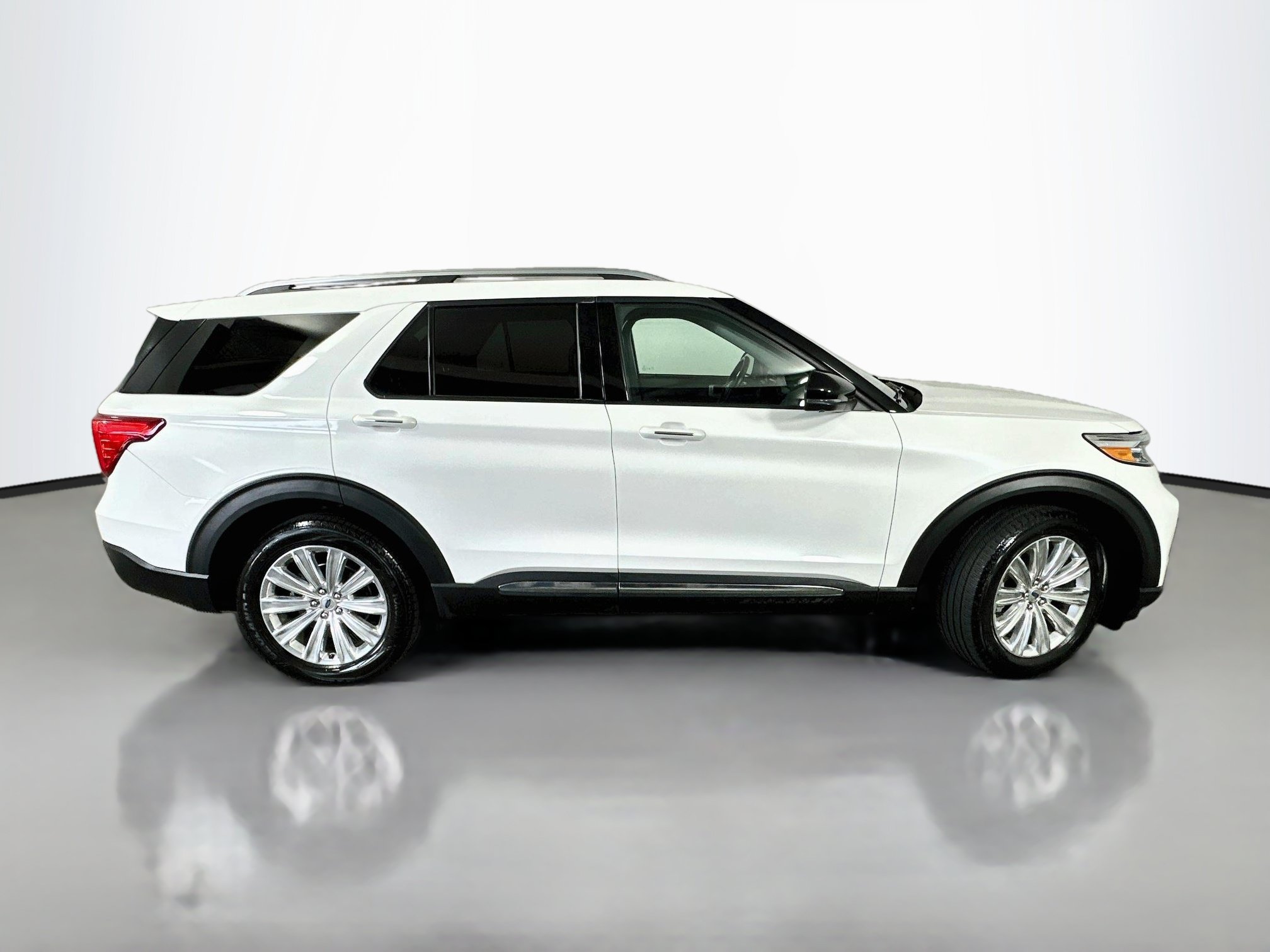 Used 2022 Ford Explorer Limited w/ Equipment Group 301A AWD/4WD image 8