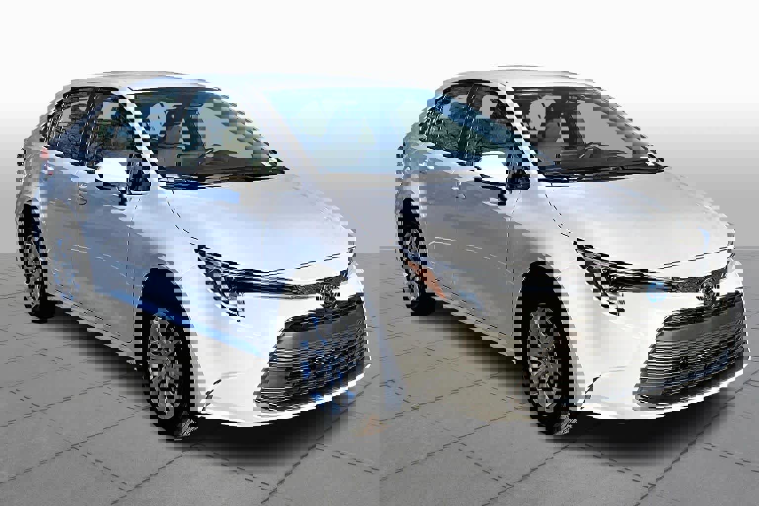 Certified 2025 Toyota Corolla LE image 3