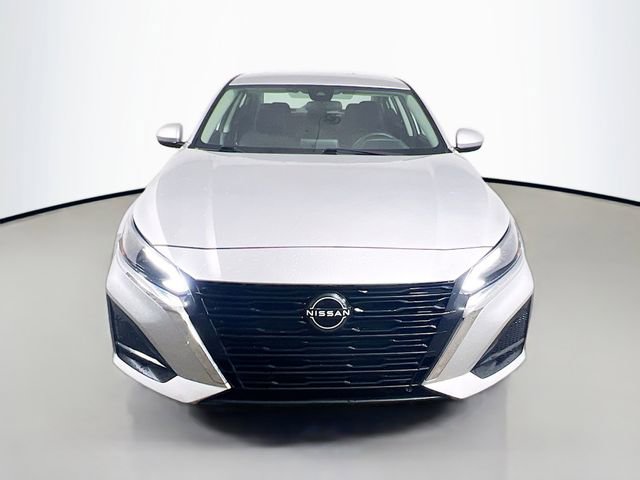 Used 2023 Nissan Altima 2.5 SV image 2