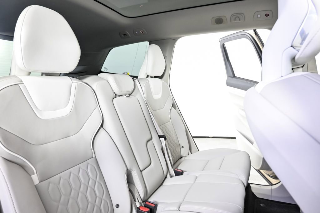 Certified 2025 Volvo EX90 Ultra AWD/4WD image 25