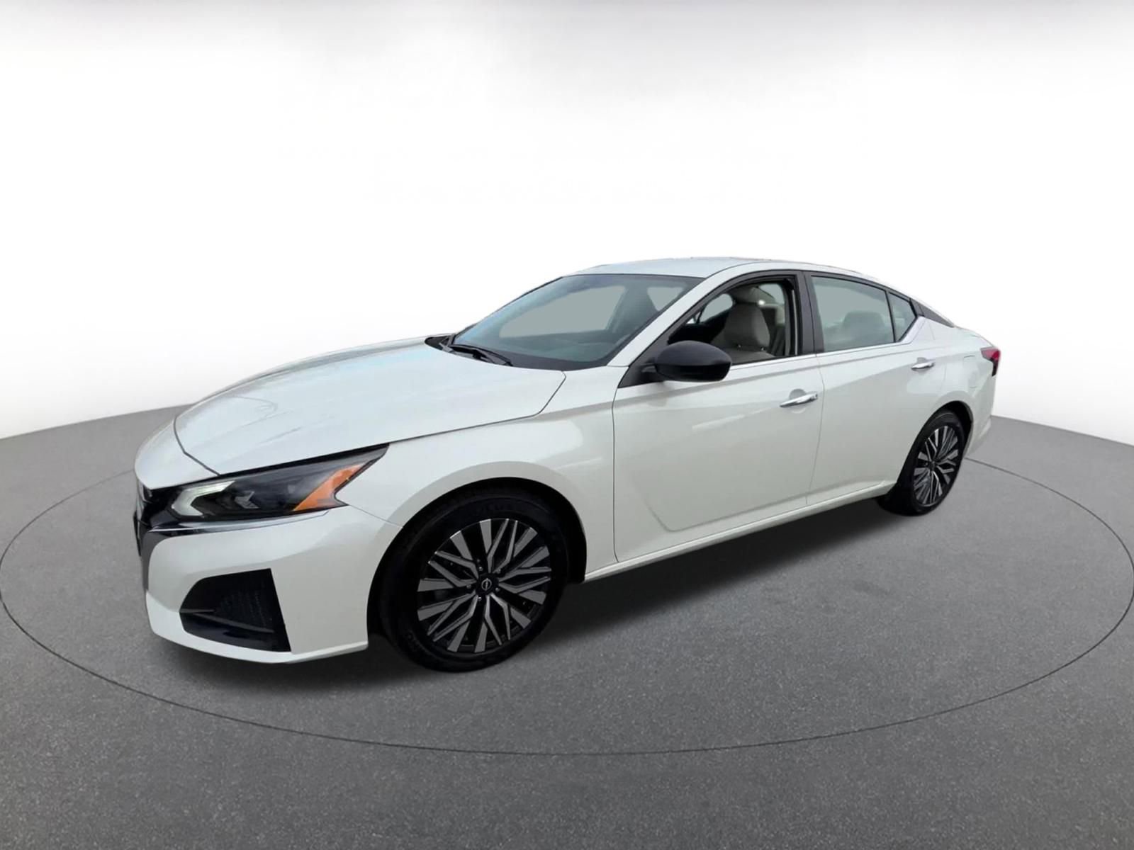 Used 2025 Nissan Altima 2.5 SV image 8