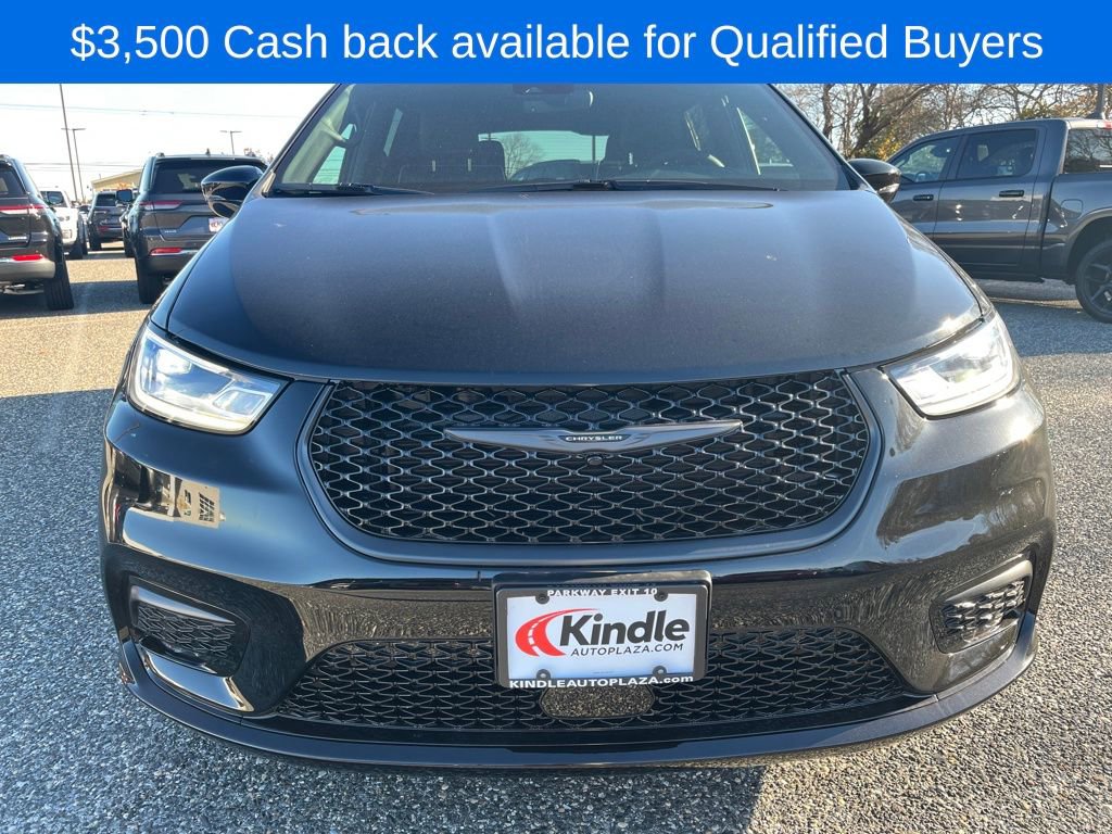 New 2026 Chrysler Pacifica Limited w/ S Appearance Package image 2