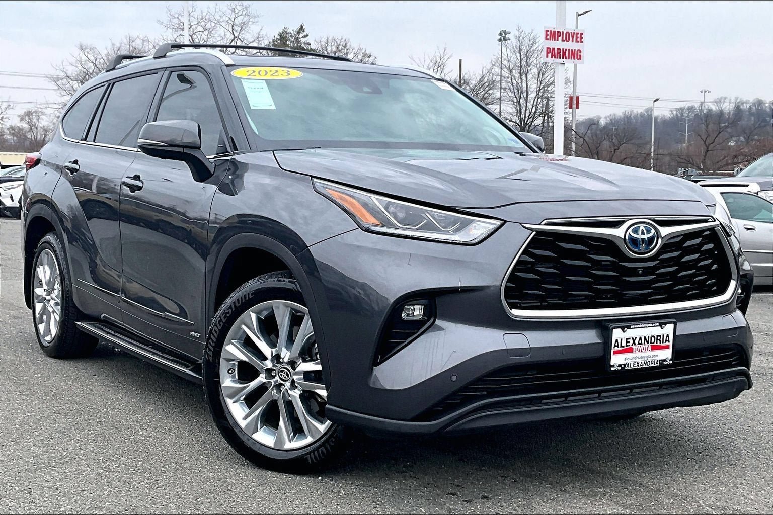 Used 2023 Toyota Highlander Limited AWD/4WD image 2