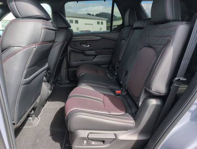 Used 2026 Honda Pilot Black Edition image 16