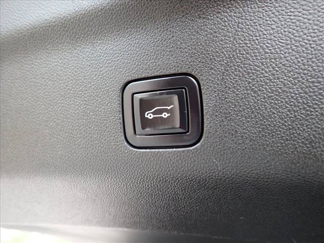 Used 2023 Chevrolet Tahoe LT w/ Luxury Package AWD/4WD image 9