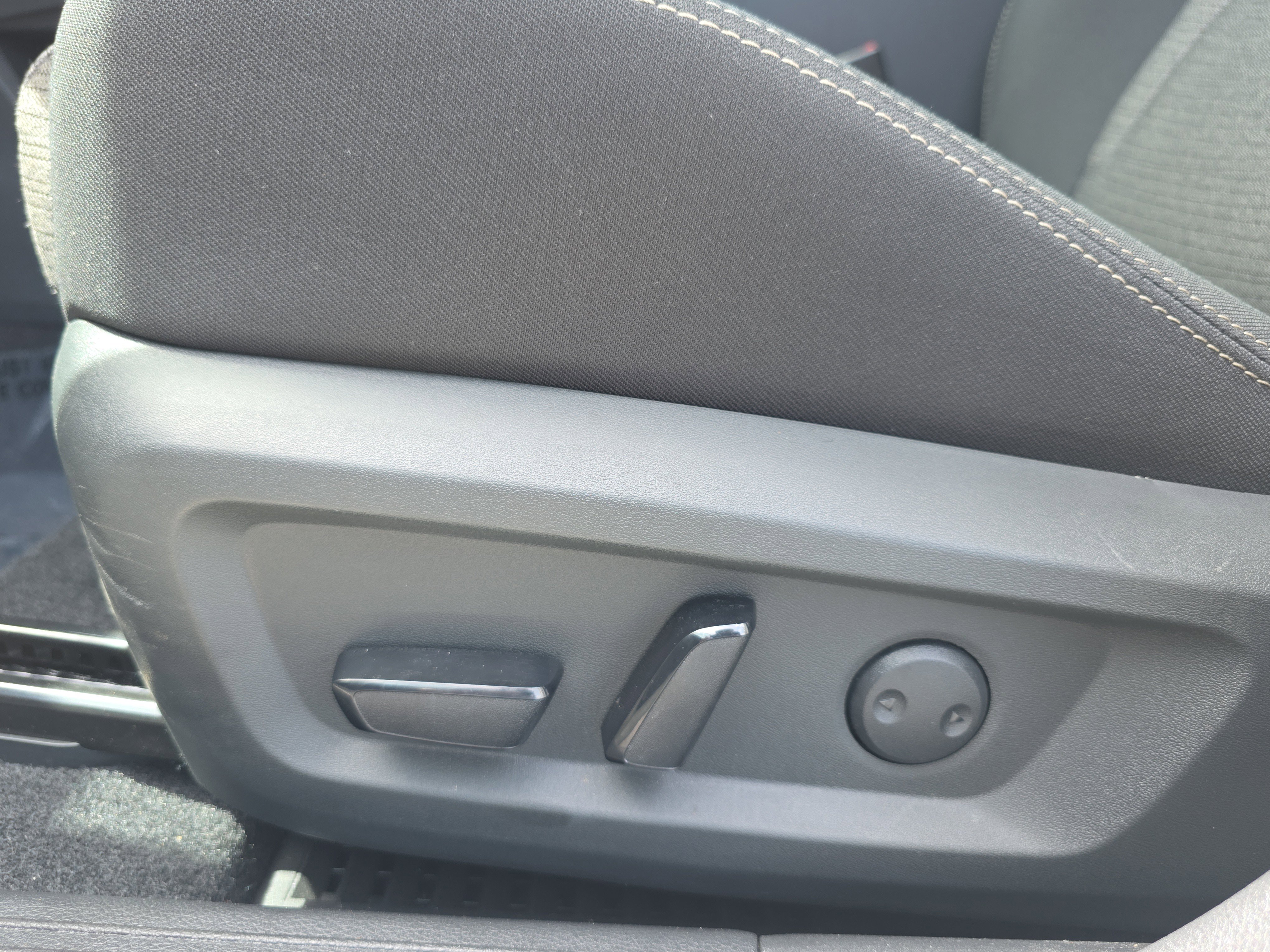 Used 2023 Nissan Rogue SV image 27