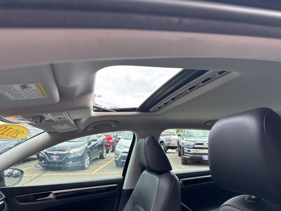 Used 2019 Volkswagen Passat 2.0T SE R-Line FWD image 31