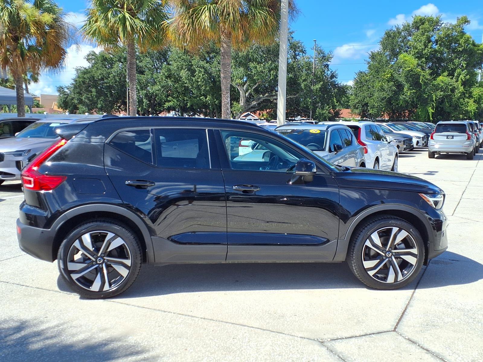 Certified 2025 Volvo XC40 B5 Ultra AWD/4WD image 8