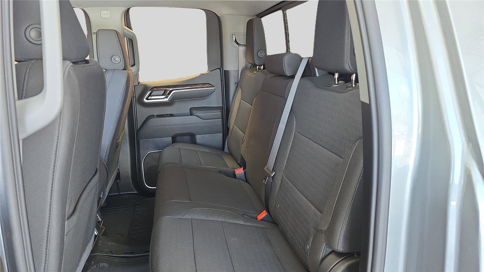 New 2026 GMC Sierra 1500 SLE image 18