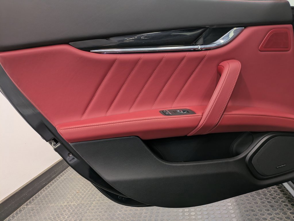 Used 2022 Maserati Quattroporte Modena Q4 image 22