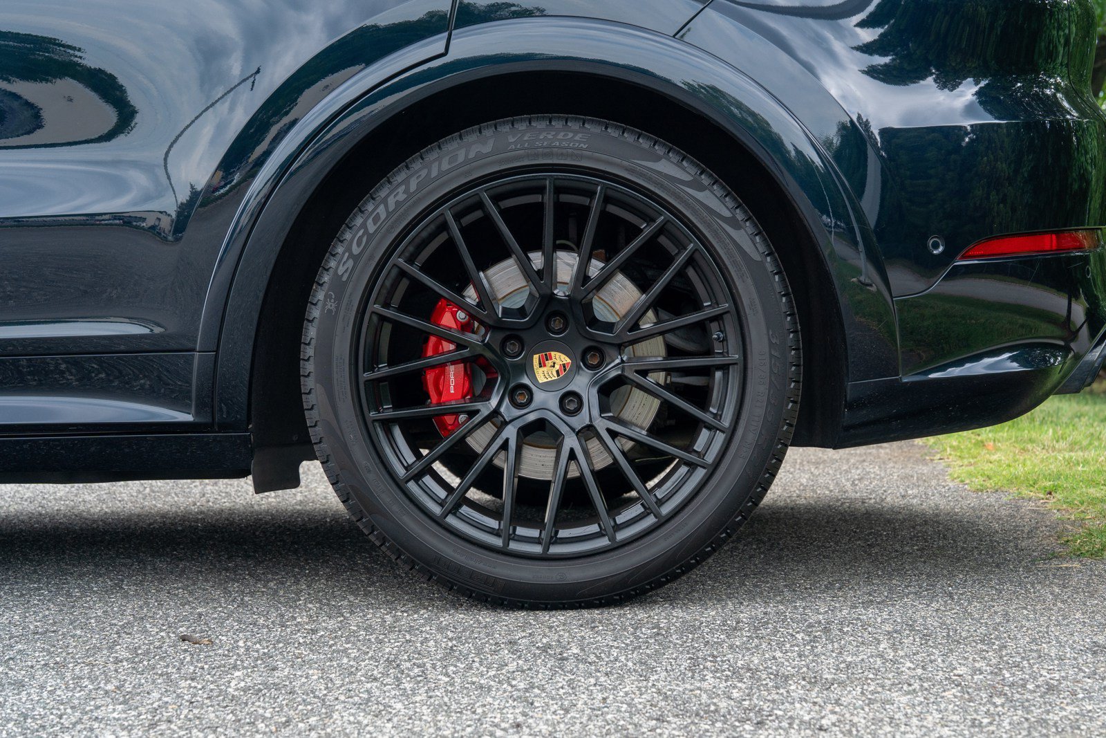 Certified 2023 Porsche Cayenne GTS AWD/4WD image 12