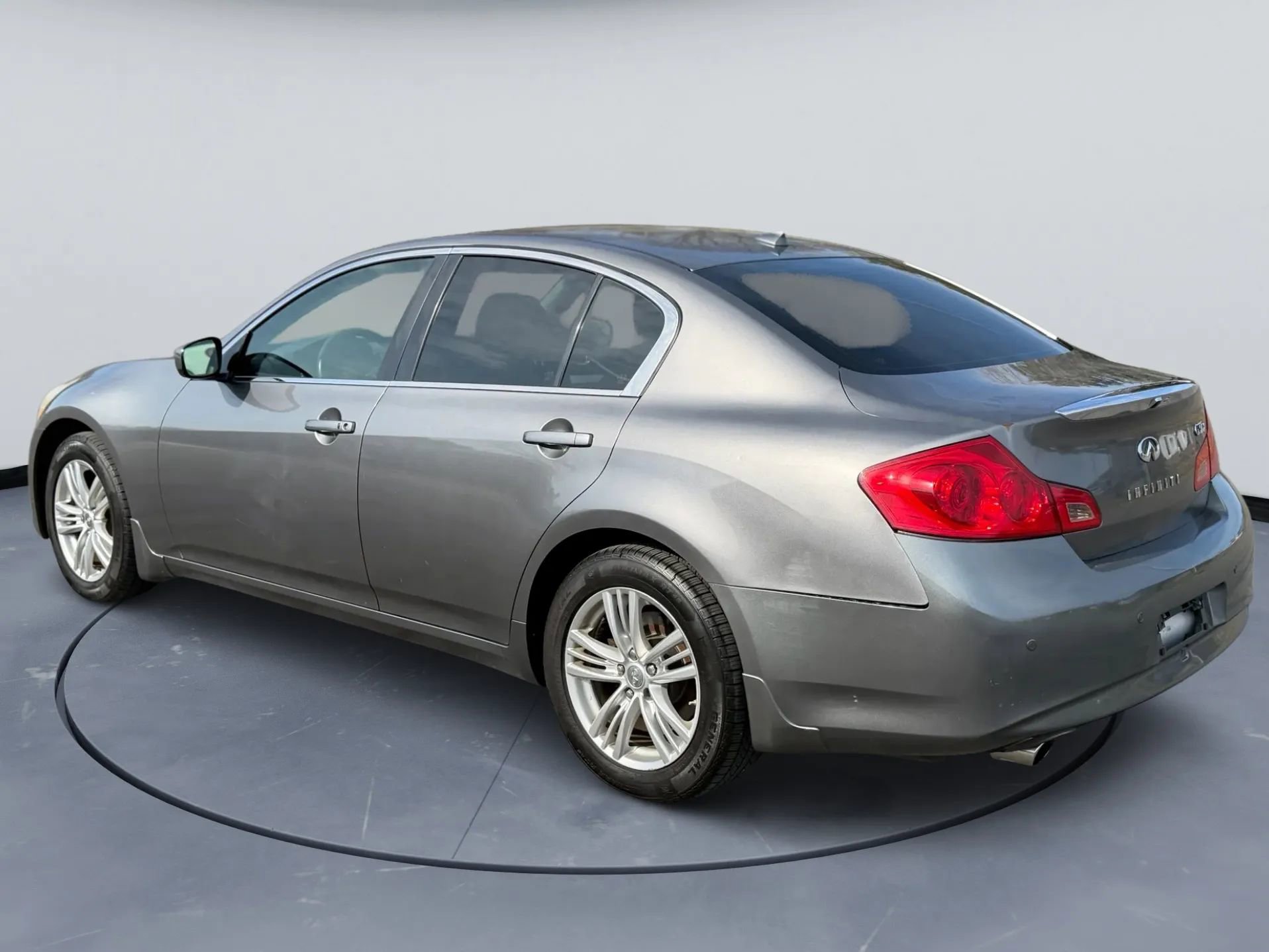 Used 2013 INFINITI G37 x Sedan w/ Premium Pkg image 4