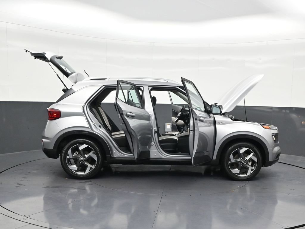 Used 2023 Hyundai Venue SEL w/ Cargo Package FWD image 33