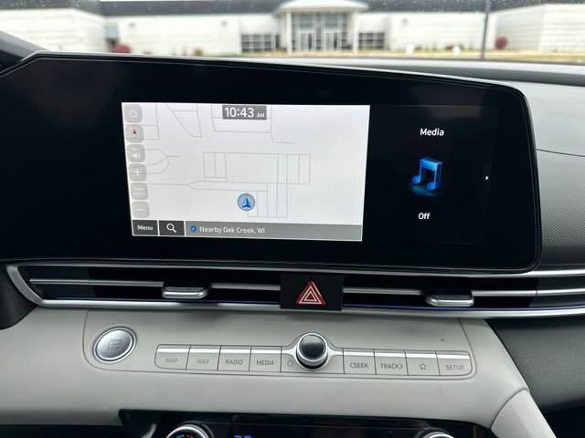 New 2025 Hyundai Elantra Limited image 16