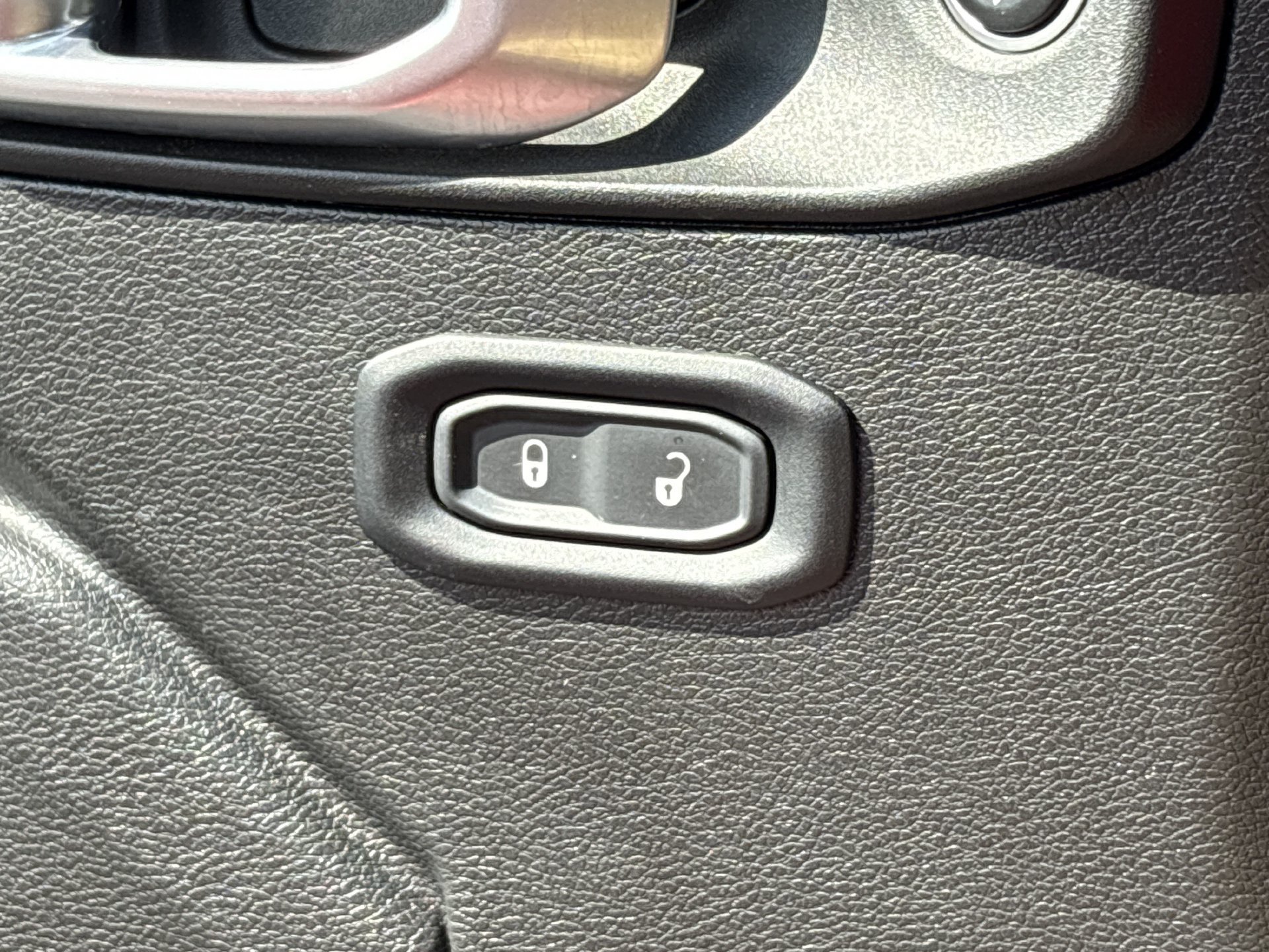 Used 2024 Jeep Gladiator Sport AWD/4WD image 14