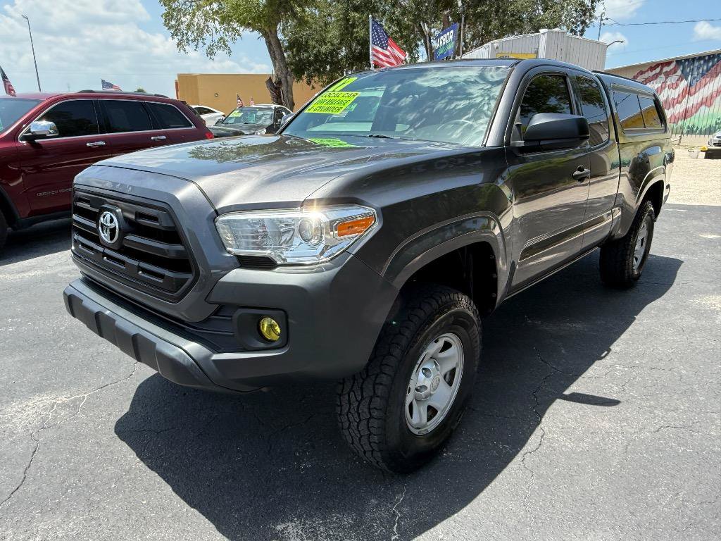 Used 2017 Toyota Tacoma SR RWD image 3