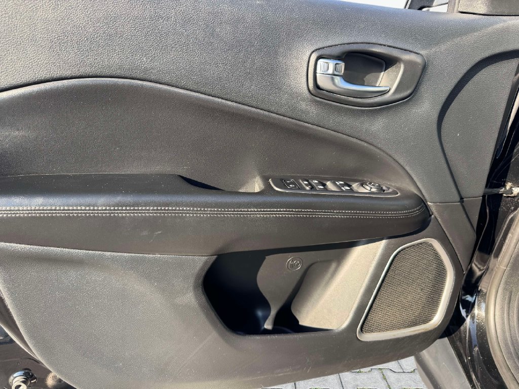 Used 2019 Jeep Compass Latitude AWD/4WD image 17
