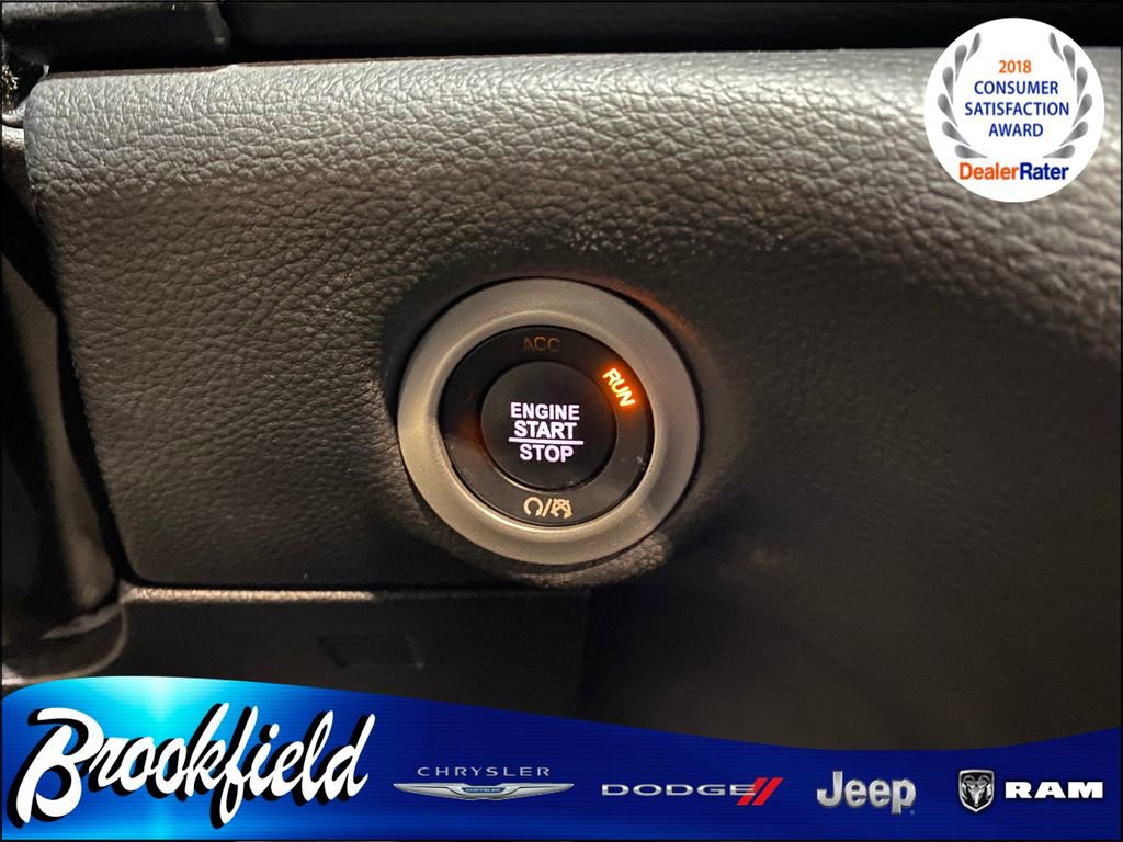 Used 2023 Chrysler Pacifica Touring image 25