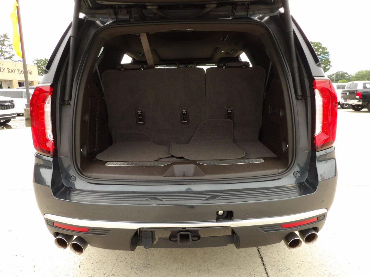 Used 2021 GMC Yukon Denali w/ Denali Premium Package image 39