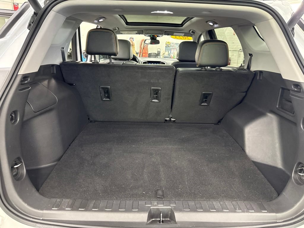 Used 2023 GMC Terrain AT4 w/ Tech Package AWD/4WD image 14