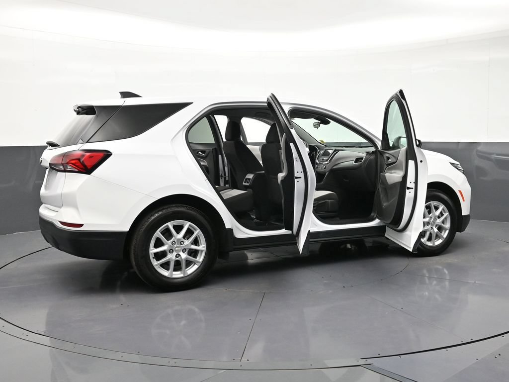 Used 2024 Chevrolet Equinox LS w/ LS Convenience Package FWD image 32