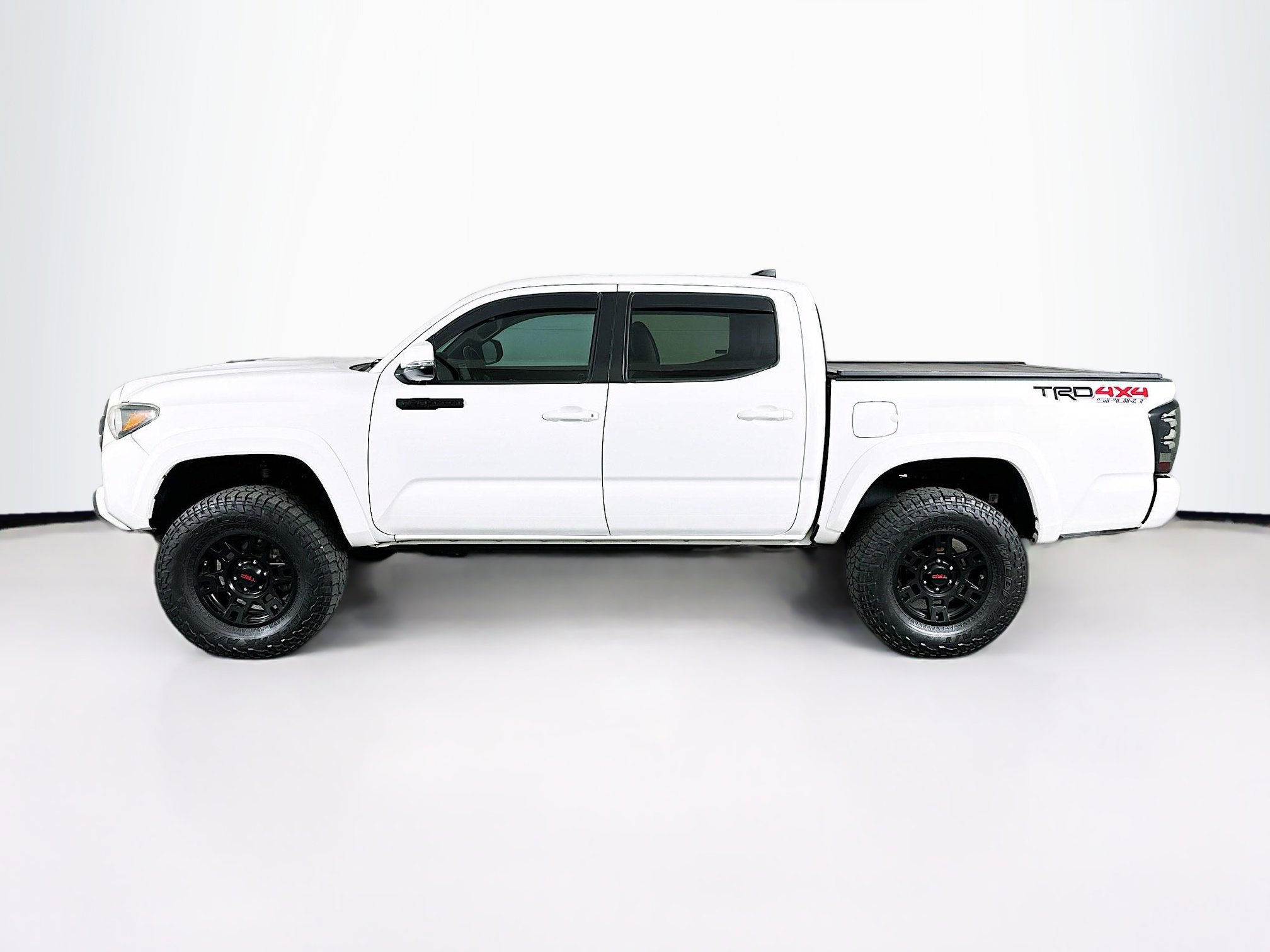 Used 2019 Toyota Tacoma TRD Sport AWD/4WD image 4