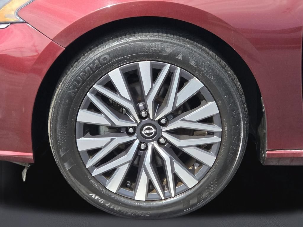 Used 2024 Nissan Altima 2.5 SV FWD image 11