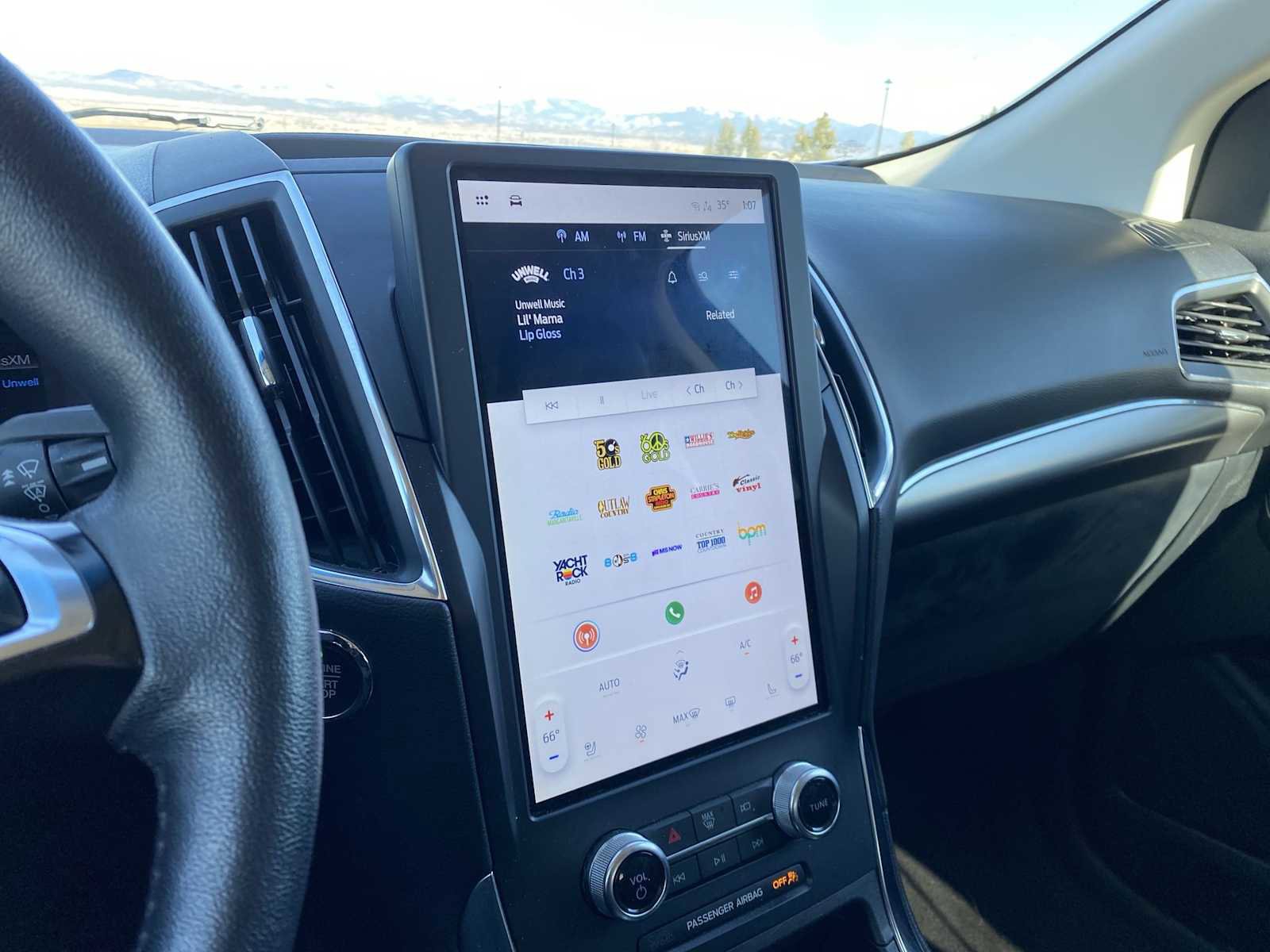 Used 2023 Ford Edge Titanium image 22