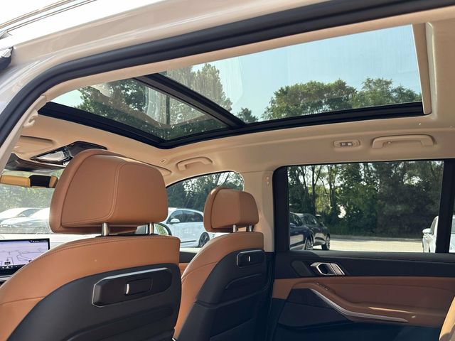 Used 2025 BMW X7 xDrive40i w/ Premium Package AWD/4WD image 23