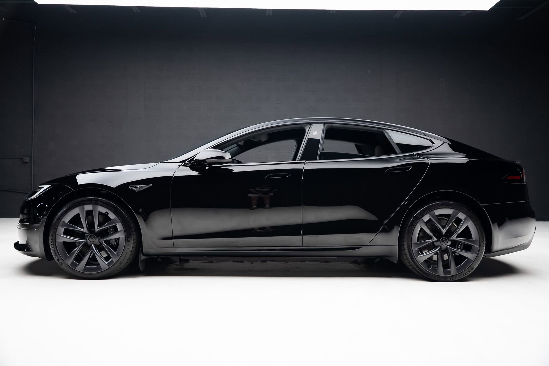 Used 2022 Tesla Model S Plaid image 17