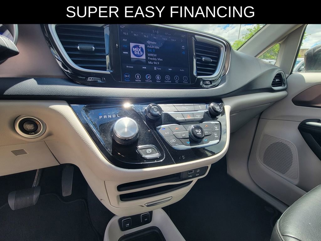Used 2019 Chrysler Pacifica Touring-L FWD image 25
