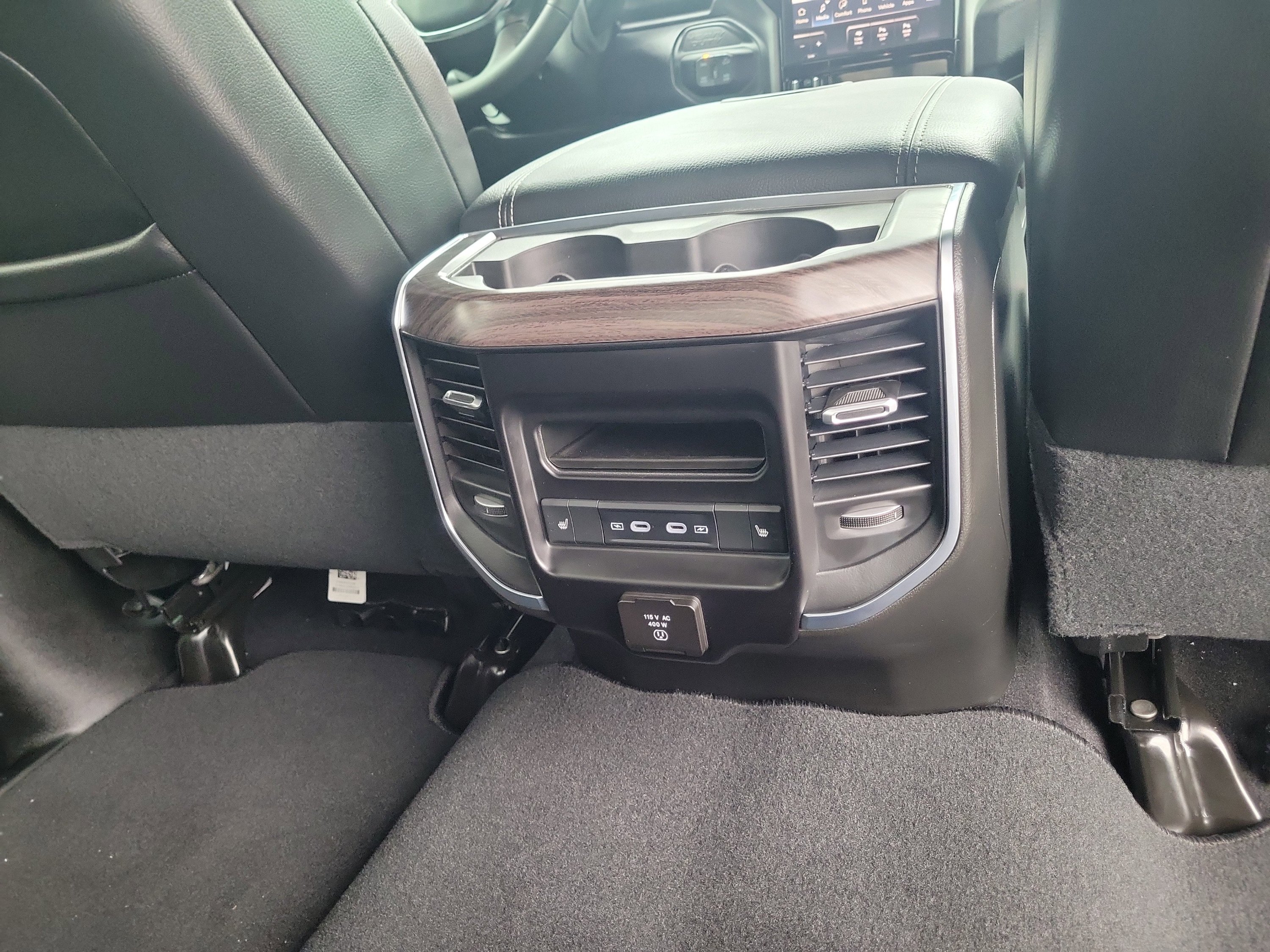 New 2026 RAM 2500 Laramie AWD/4WD image 15