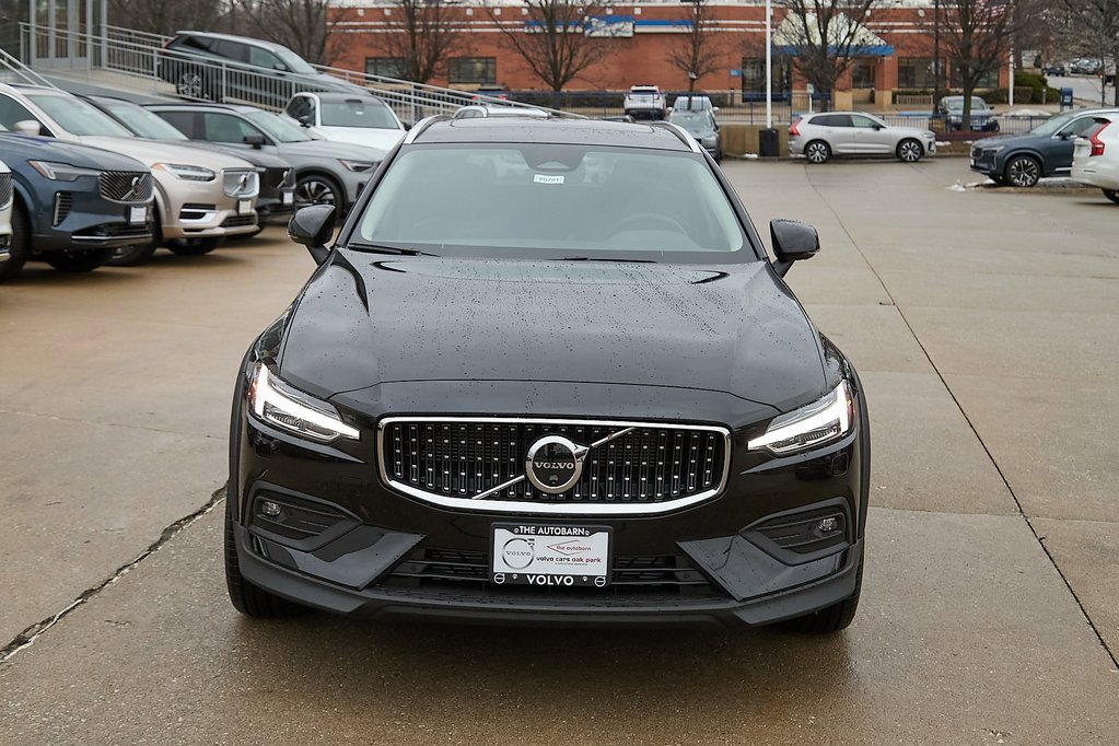 New 2026 Volvo V60 B5 Cross Country Plus w/ Climate Package image 5