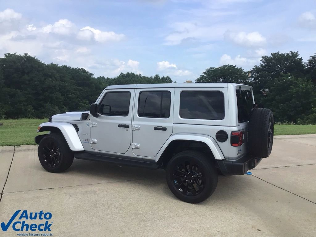 Used 2022 Jeep Wrangler Unlimited Sahara w/ Cold Weather Group image 4