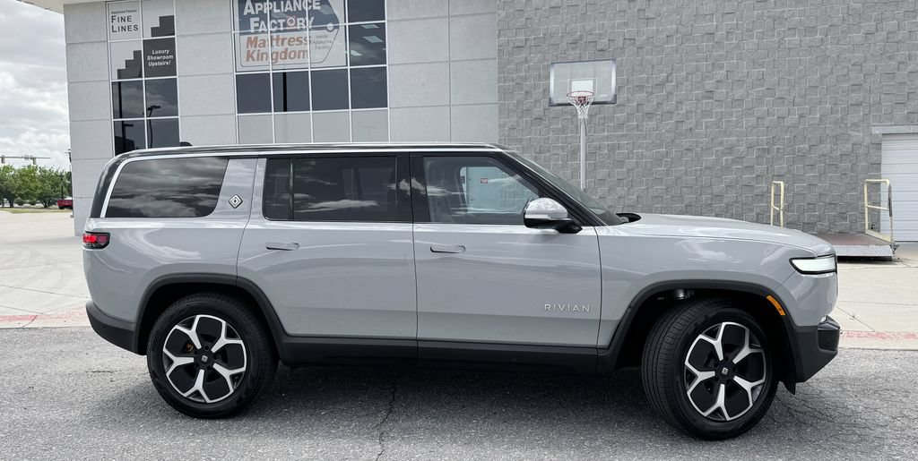 Used 2024 Rivian R1S Adventure AWD/4WD image 5