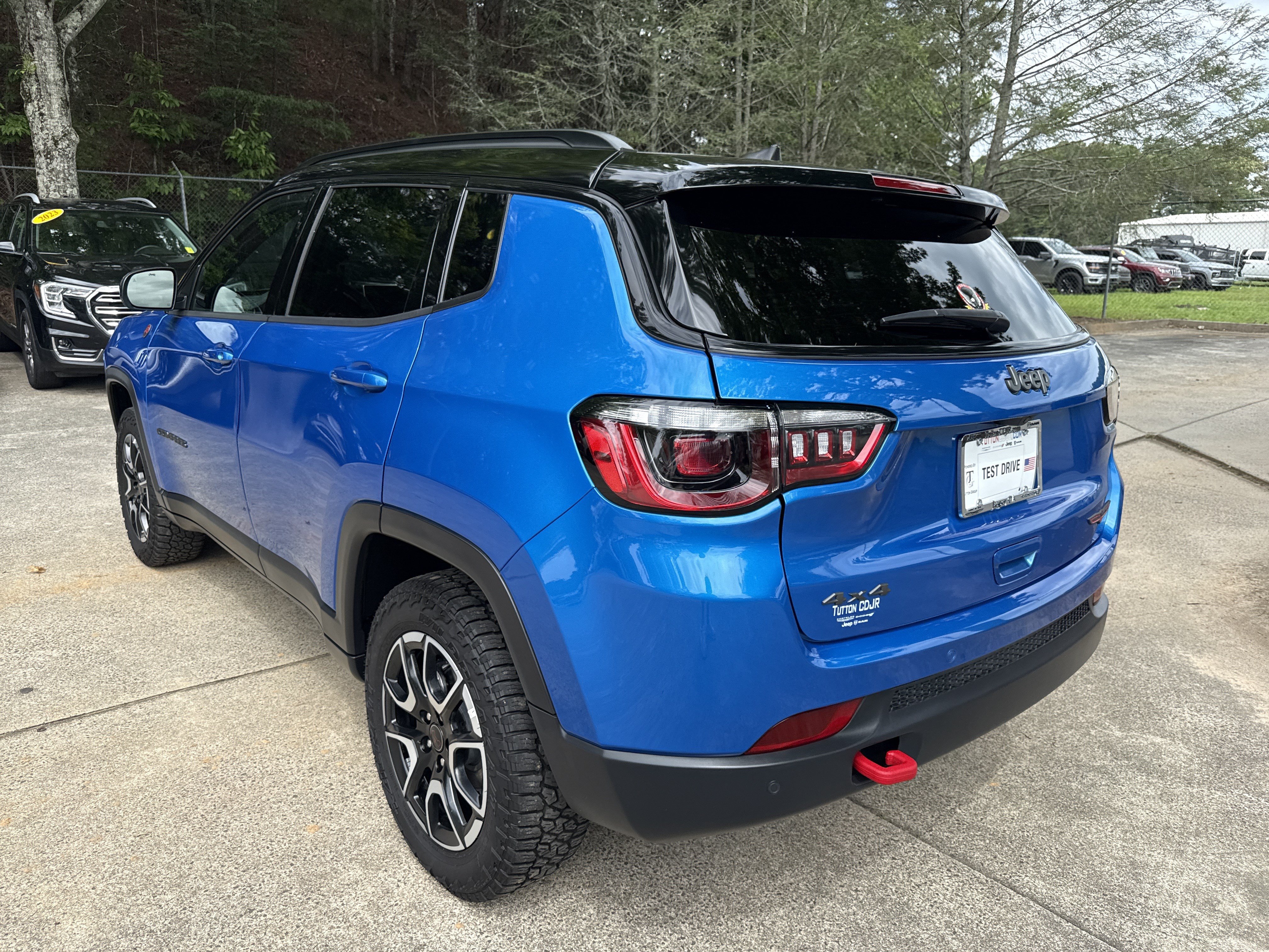 Used 2025 Jeep Compass Trailhawk AWD/4WD image 5