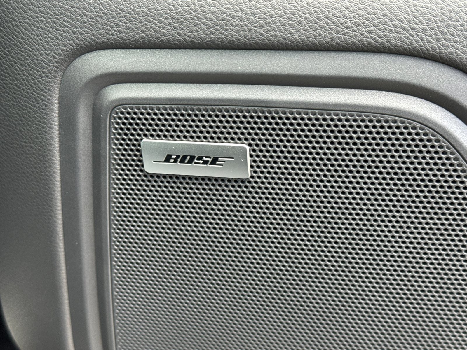 Certified 2026 Porsche Macan AWD/4WD image 21